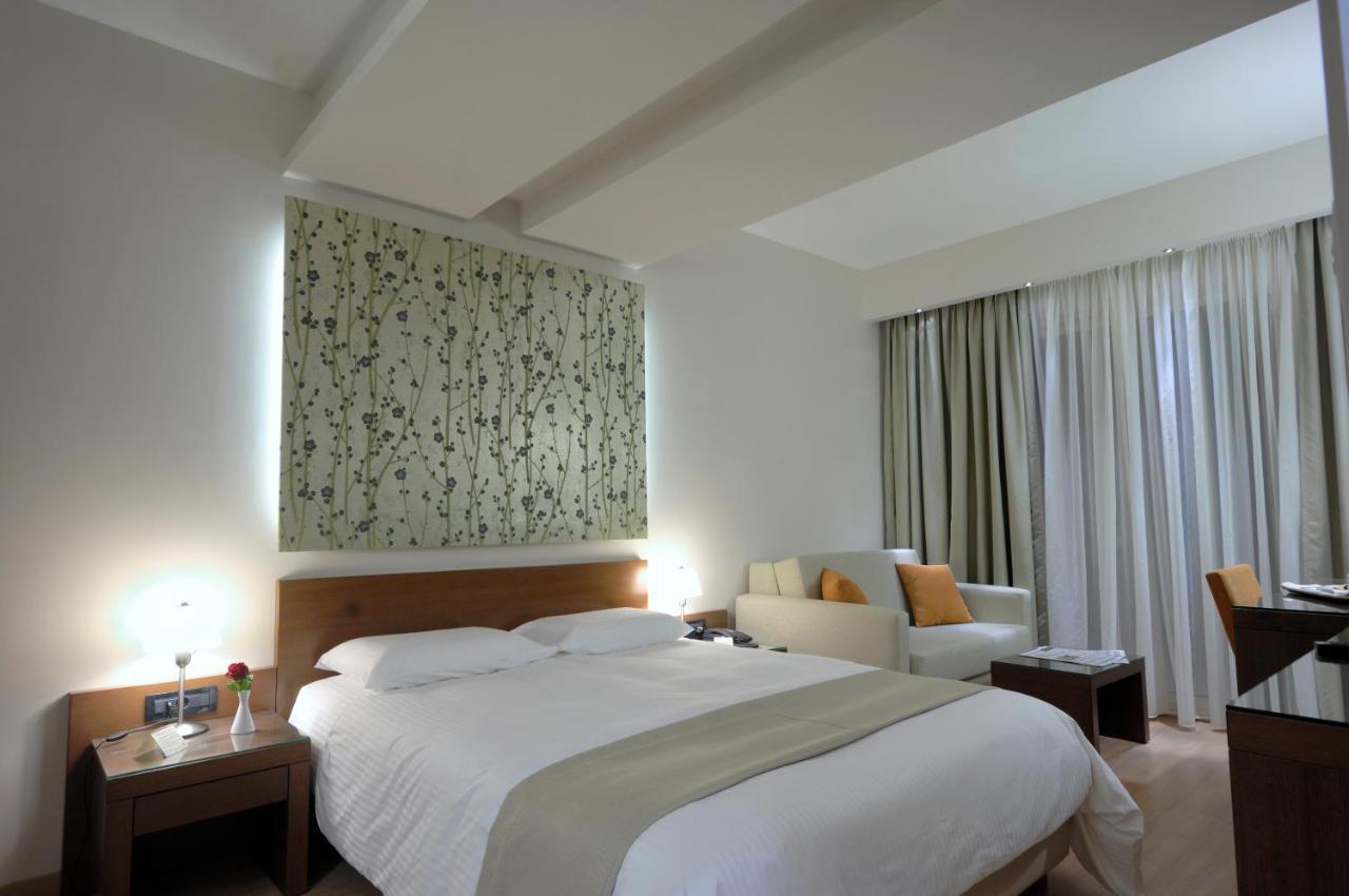 Pharae Palace Kalamata Bagian luar foto