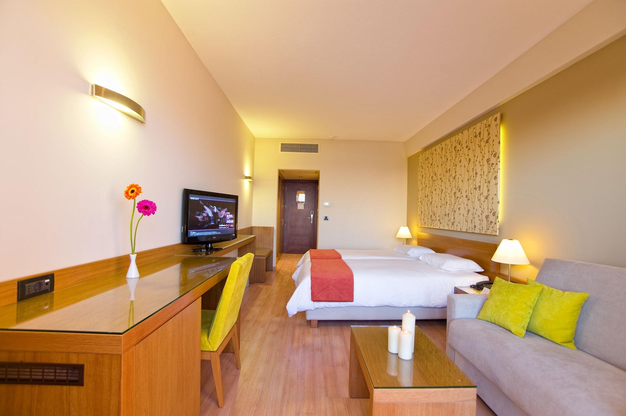 Pharae Palace Kalamata Bagian luar foto